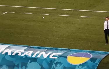 Украинската легенда Андрий Шевченко се прибира примирено към резервната скамейка, безсилен да надгради като треньор най-силното представяне на родината си на европейско първенство.