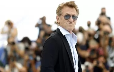  Шон Пен представи режисьорския си филм "Денят на флага".