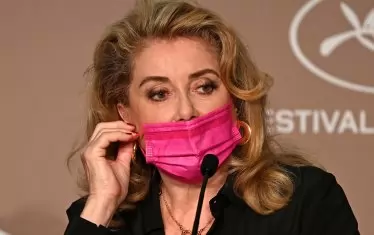 Катрин Деньов представи филма "Приживе", по време на снимките за който получи инсулт.