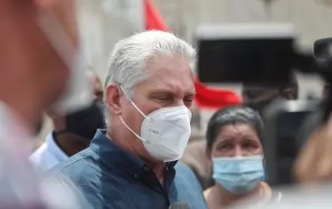 Кубинският президент Мигел Диас-Канел прави изявление в Сан Антонио де лос Банос и призовава своите привърженици да излязат по улиците в отговор на протеста срещу неговото правителство.