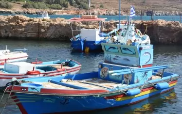  Живописното рибарско пристанище Фабрика.