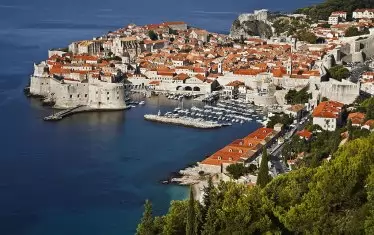 Градът, гледан от хълма