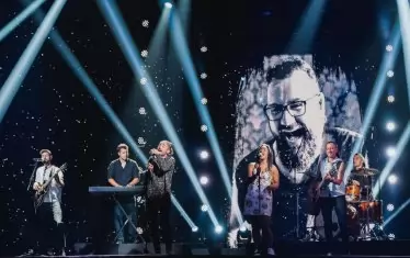  Емоционално изпълнение в памет на Димо от група P.I.F.