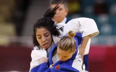 Ивелина Илиева (на преден план) по време на първия си двубой - срещу Гофран Хелефи (Тунис), в който българката постигна победа.
