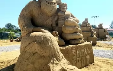 Любими детски герои от пясък се издигнаха в Бургас