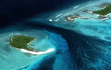  Държавата Кирибати се състои от 33 атола, "пръснати" из океана.