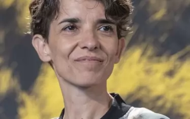 Мина Милева завършва анимационна кинорежисура в НАТФИЗ и в La Cambre, Брюксел. Работи като анимационен режисьор, аниматор и продуцент във Великобритания, където живее от 1996 г. През 2008 г. с Казакова създават продуцентската компания Activist38 и започват да правят филми заедно.
