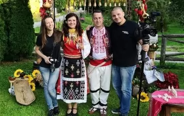На сватбата си Стойка и Борил са в народни носии.