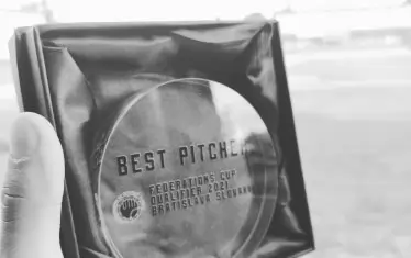 Наградата за "Най-добър питчер" в турнира, връчена на българския национал.