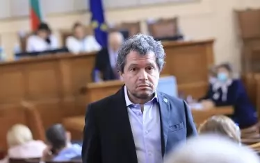 След година на сцената малцина искат да преговарят с Тошко Йорданов за власт.