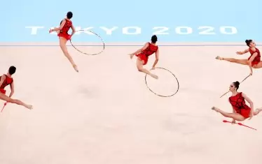 Грациите ни изпълняват въздушен елемент от смесеното съчетание под съпровода на музика от балета "Спартак" на Арам Хачатурян.