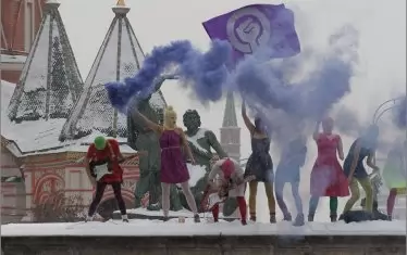  Pussy Riot в акция „Путин се ядоса“. 