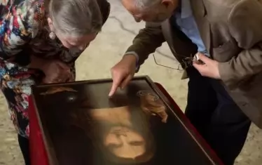 Реставраторката Даян Модестини в кадър "Изгубеният Леонардо", един от двата нови документални филма за "Салватор Мунди". 