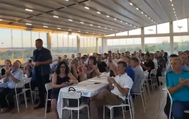 Три села захласнато адмирират Борисов.