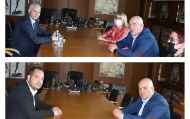 Главният прокурор Иван Гешев побърза да покани в кабинета си и да се снима с новите шефове на ДАНС и ГДБОП.