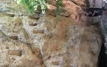 Глухите камъни - и до днес е загадка с каква цел древните траки са изсичали стотици ниши в скалите на Източните Родопи.