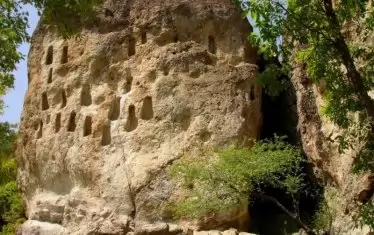 Глухите камъни - и до днес е загадка с каква цел древните траки са изсичали стотици ниши в скалите на Източните Родопи.