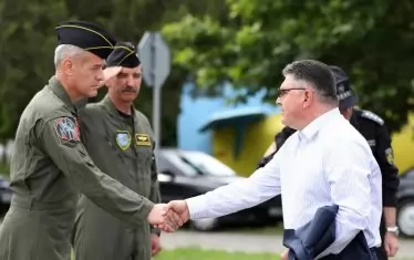Служебният военен министър Георги Панайотов и ръководителите на военната авиация обещават прозрачност, но до този момент е налице единствено един доклад на военна полиция.