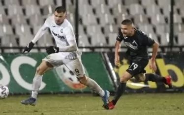  Калоян Кръстев (вляво)