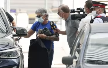 Бащата на Лионел Меси - Хорхе, дава кратко изявление на летище "Ел Прат".