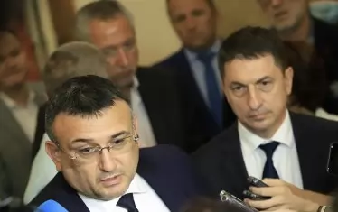  Бившите вътрешни министри Младен Маринов и Христо Терзийски не се изказаха в НС. Групата на ГЕРБ по време на дебатите за полицейското насилие бе по-ниска от тревата.