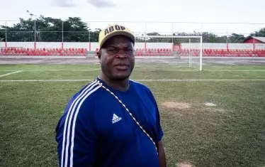 Рони Брунсвайк на стадион "Рони Брунсвайк" в Мунго.