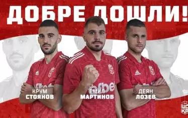  Крум Стоянов, Емил Мартинов и Деян Лозев (от ляво на дясно) позират като попълнения на "ЦСКА 1948".