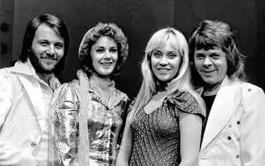  Основана през 1972 г., АББА  включва Улвеус и Андерсон от The Hep Stars, автори на песни и вече успешните солови певци Фелтског и Лингстад.