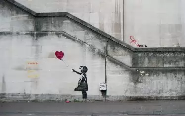  Първата версия на „Момиче с балон“ от 2002 г. 