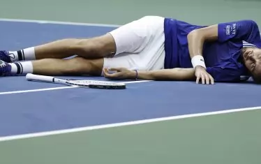 "Мъртвата риба" Даниил Медведев зарадва милионите почитатели на видео играта FIFA, пресъздавайки емблематичната радост след гол на компютъра. "Само легенди ще го разберат. Това, което направих след мача, беше L2 + ляво", обясни руснакът.