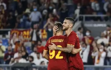 Триумфална прегръдка между Ел Шаарауи и Пелегрини.