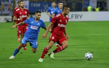 Плеймейкърът на "Левски" Борислав Цонев е изостанал от национала на "ЦСКА 1948" Ивайло Чочев в борбата за позиция.