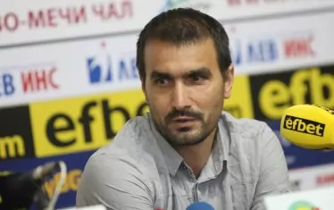 Кашата, която Изпълкомът забърка в края на сезон 2020/2021 по отношение на изпадащите и баражите, предизвика недоволството на "Септември" (Сф), които бяха държани до последно в неяснота дали ще влязат директно в елита, или ще играят плейоф. "Несериозно е да не знаем дали ще играем бараж, или няма. На 25 май ще е решението, на 28 май баражът. Това ни спъва", оплака се спортният директор на клуба Кристиян Добрев.