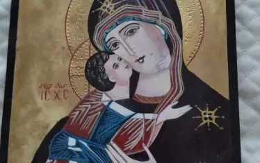 Икона на св. Богородица, подарена от доктора за рождения ден на съпругата му миналата година.