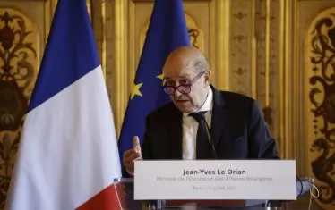 В изявление френският външен министър Жан-Ив льо Дриан сравни решението на САЩ да се включи в споразумението с нещо, което ''Тръмп би направил".