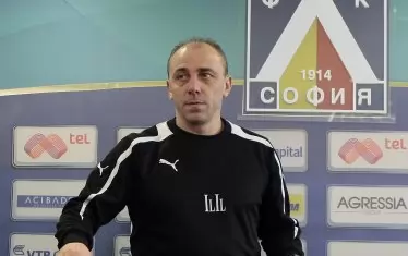 По време на престоя си като треньор на "Левски".