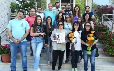 С цветя и награди