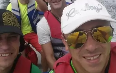 Разходка с моторна лодка в Атлантическия океан.