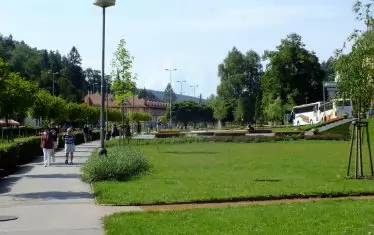 Един от парковете в Лухачовице.