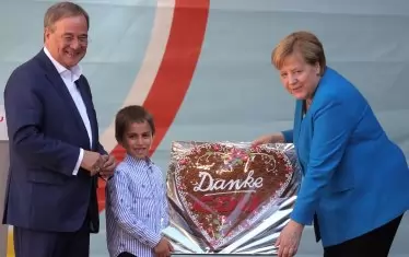  Меркел по време на закриването на предизборната кампания на Армин Лашет.