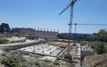 Стадион Варна сниман през лятото на 2021 г. Ситуацията не се е променила особено в последните години, след като строежът му започва още през 2007 г.