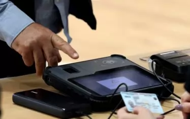 Северномакедонците гласуват с пръстов отпечатък