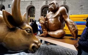 Убийството на Харамбе предизвика разнопосочни реакции в обществото и предизвика дебат за живота на приматите в плен. 