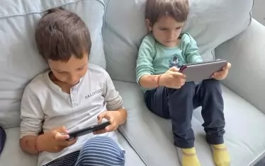 Една четвърт от децата в детската градина имат собствен мобилен телефон.