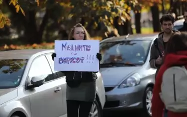 Тази жена е открила първопричината за всичките ни несгоди. И иска да я каже високо и силно.