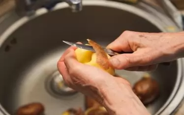  Не ги белете, ако ще ги използвате за козметични и профилактични цели  - 50% от полезните вещества са в кората.