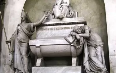 Празната гробница на Данте във Флоренция.