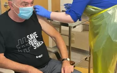 Андрю Лойд Уебър се включи в изпитванията на ваксината "Астра Зенека" само и само театрите да могат да отворят отново вратите си за публиката.