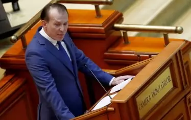 Слабата ваксинация събори румънското правителство