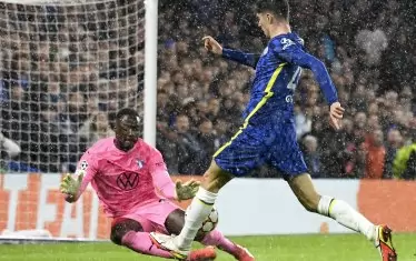  Кай Хаверц (вдясно) бележи третия гол за "Челси" във вратата на "Малмьо".